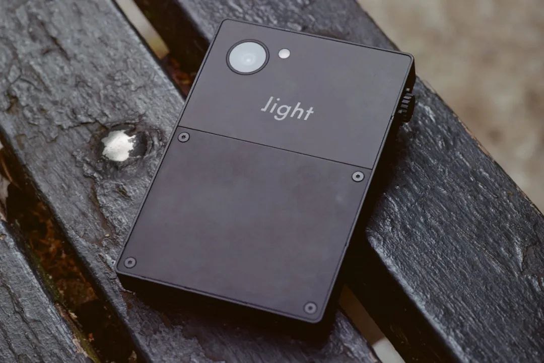 Light Phone 3